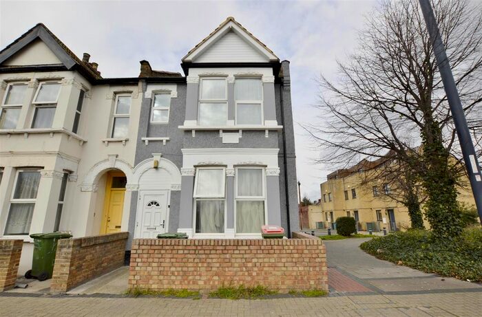 2 Bedroom Flat To Rent In Newham Way, Canning Town, London, E16