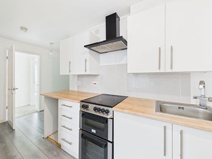 2 Bedroom Flat To Rent In New Road, Skewen, SA10