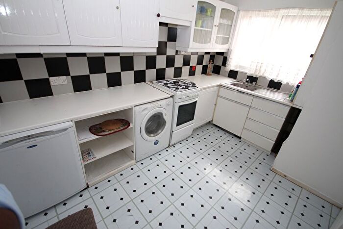 3 Bedroom Terraced House To Rent In Barry Road, Stonebridge Park, London, NW10
