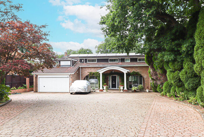 5 Bedroom Detached House For Sale In Oakway, Studham, Bedfordshire, LU6