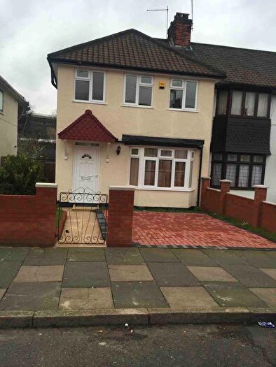 4 Bedroom Semi-detached House To Rent In Tokyngton Avenue, Wembley, HA9