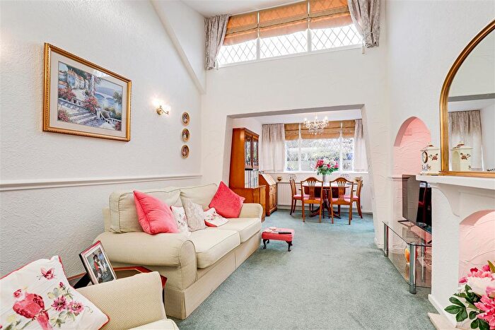 3 Bedroom Semi Detached Bungalow For Sale In Orston Avenue, Arnold, Nottinghamshire, NG5