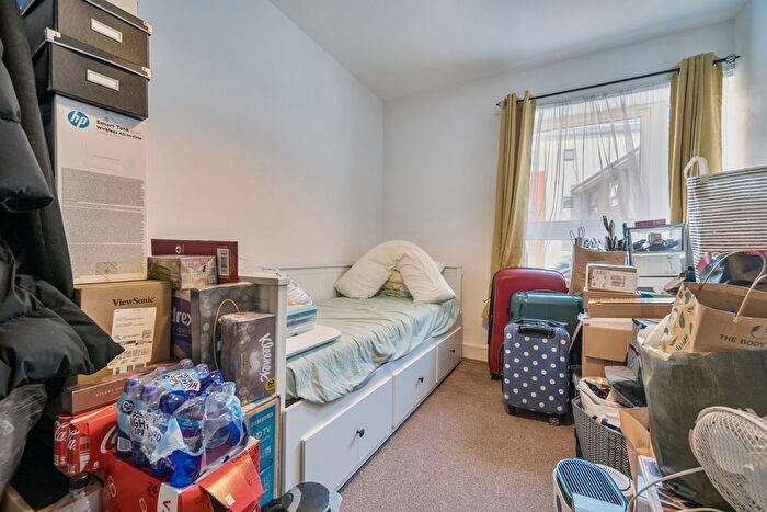 2 Bedroom Flat For Sale In Hither Green Lane, Hither Green, London, SE13
