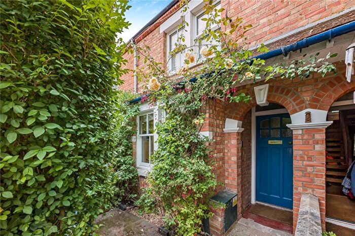 2 Bedroom Terraced House To Rent In Elmthorpe Road, OX2