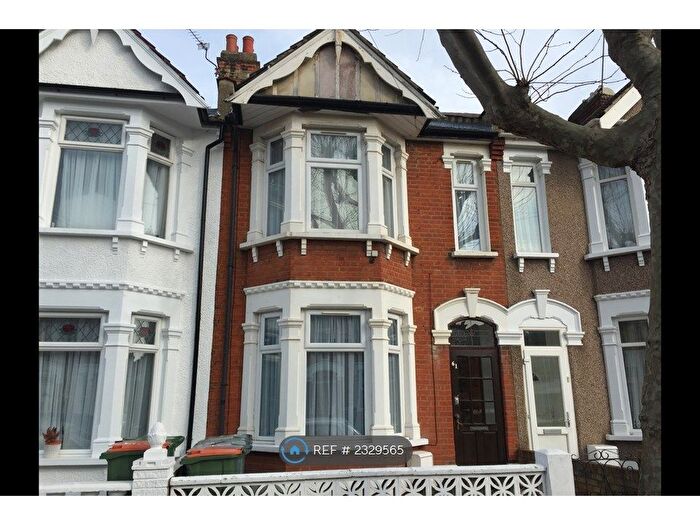 4 Bedroom Terraced House To Rent In Lichfield Road, London, E6