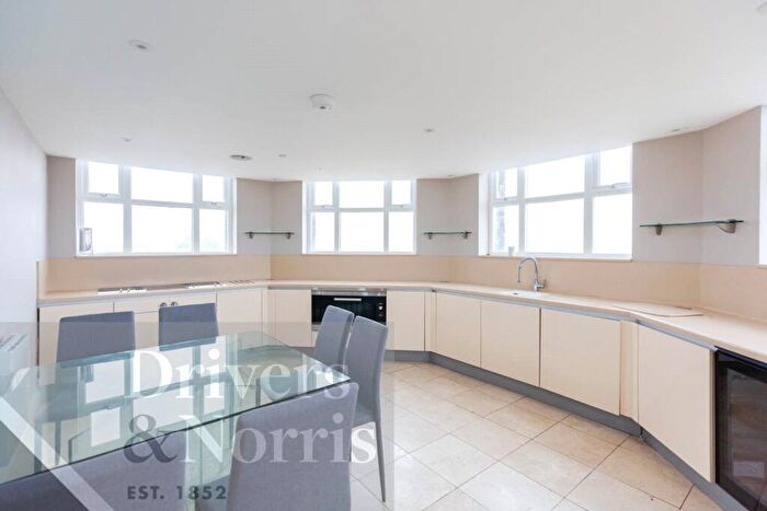 3 Bedroom Duplex To Rent In Princess Park Manor, New Southgate, London, N11