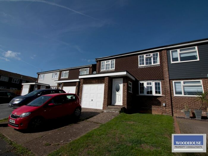 4 Bedroom Semi-Detached House To Rent In Dickens Close, West Cheshunt, EN7