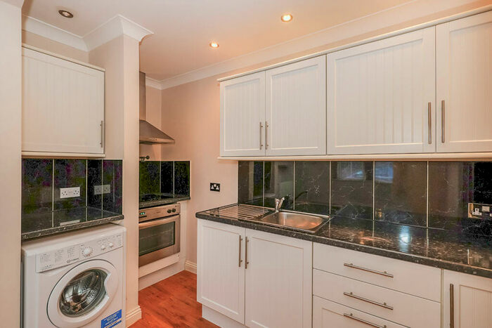 2 Bedroom Flat To Rent In Cottage Grove, Southsea, Hampshire, PO5