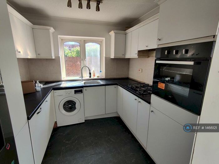 3 Bedroom Semi-Detached House To Rent In Sharnbrooke Close, Welling, DA16