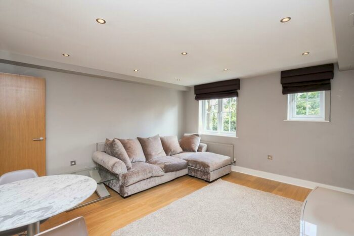 2 Bedroom Apartment For Sale In Station Road, Epping, CM16