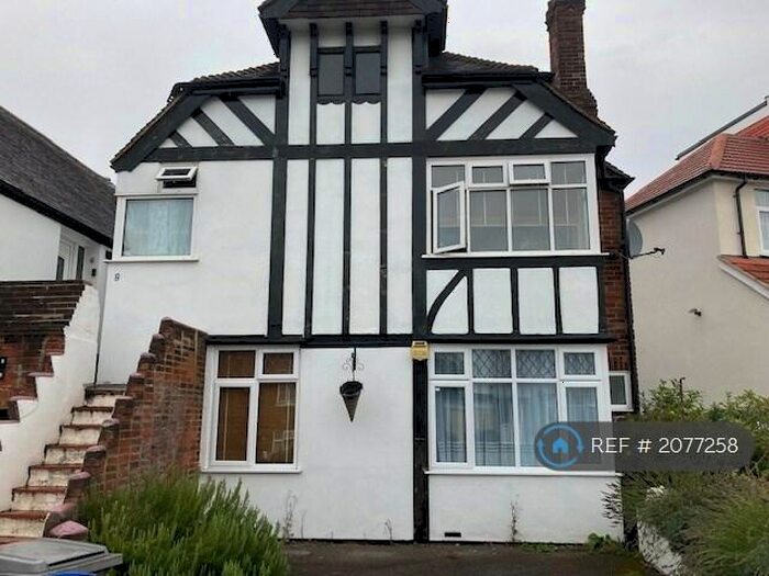 2 Bedroom Flat To Rent In Wakeman's Hill Avenue, London, NW9
