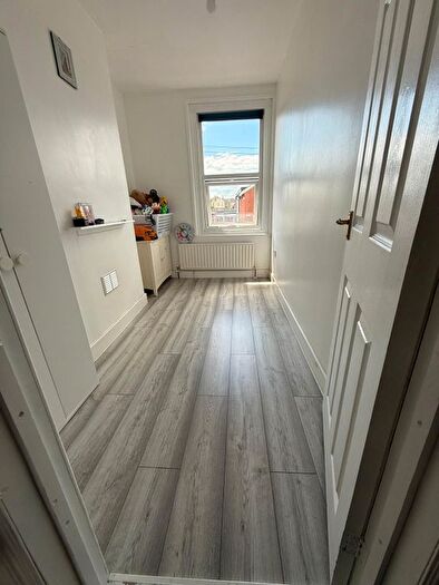 2 Bedroom Flat To Rent In Crossfield Road, CO15