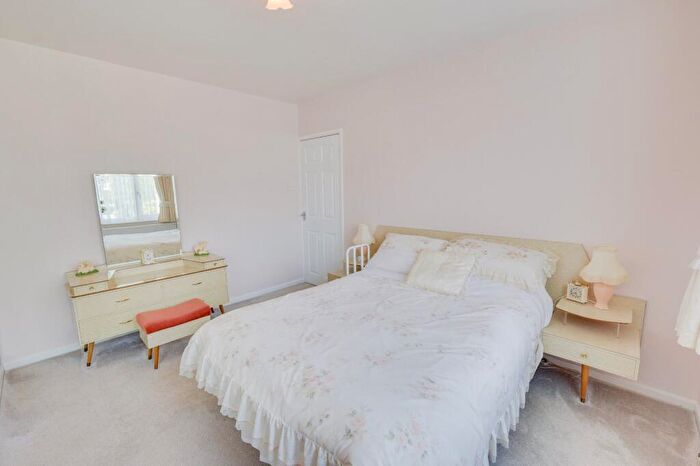2 Bedroom Bungalow For Sale In Wrenbury Avenue, Leeds, West Yorkshire, LS16