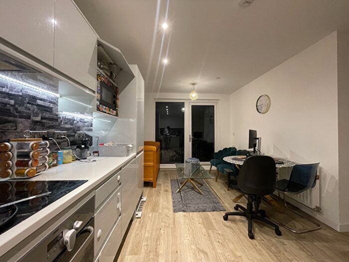 1 Bedroom Flat To Rent In Chailey Place, Hayes, UB3