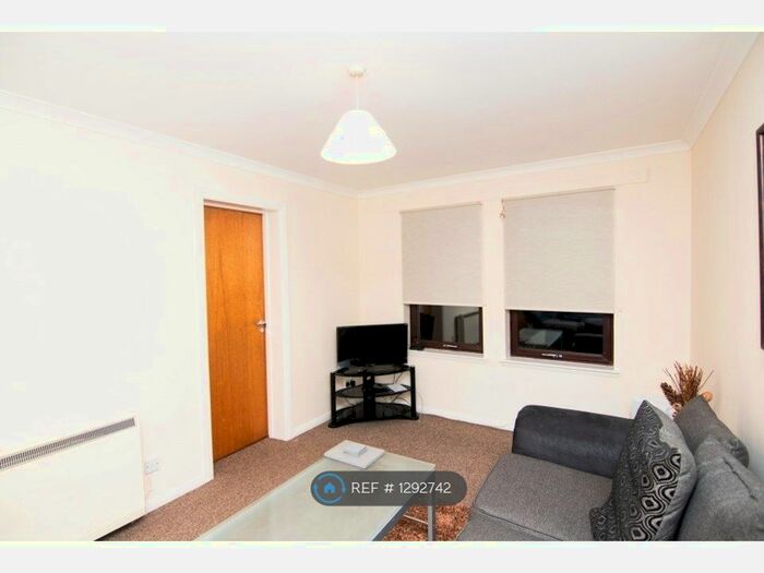 2 Bedroom Flat To Rent In Headland Court, Aberdeen, AB10