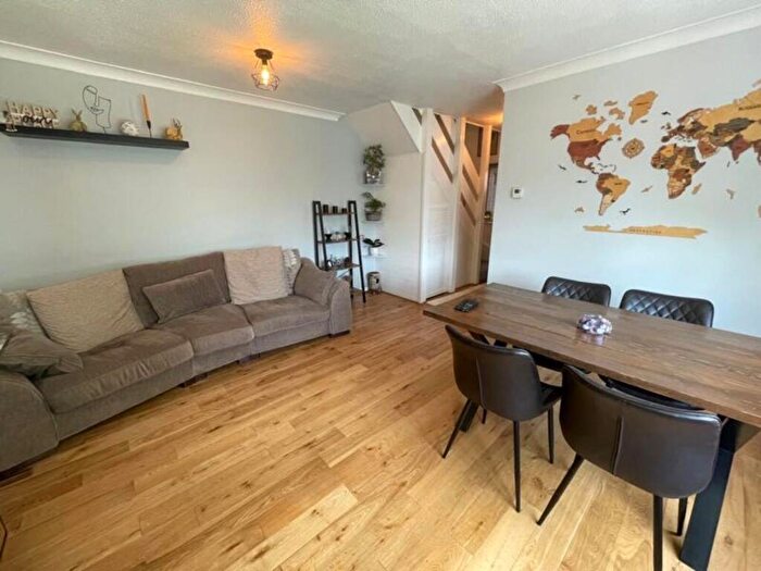 2 Bedroom House To Rent In Deerbarn Road, Guildford, GU2