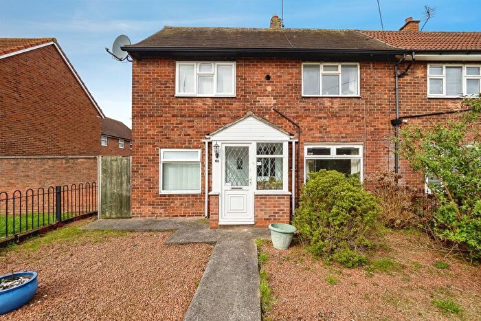 2 Bedroom Semi Detached House For Sale In Hermes Close, Hull, HU9