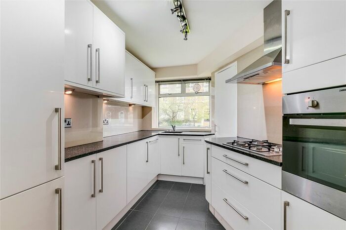 2 Bedroom Flat To Rent In Abbotts Close, Islington, London, N1