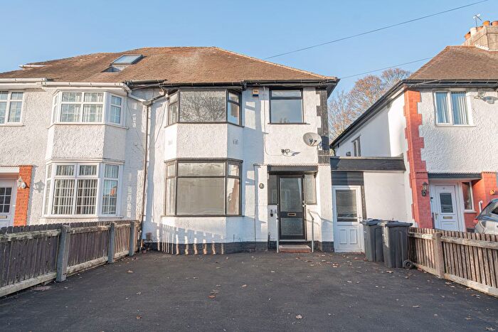 3 Bedroom Semi-Detached House To Rent In Grosvenor Road, Handsworth, B20