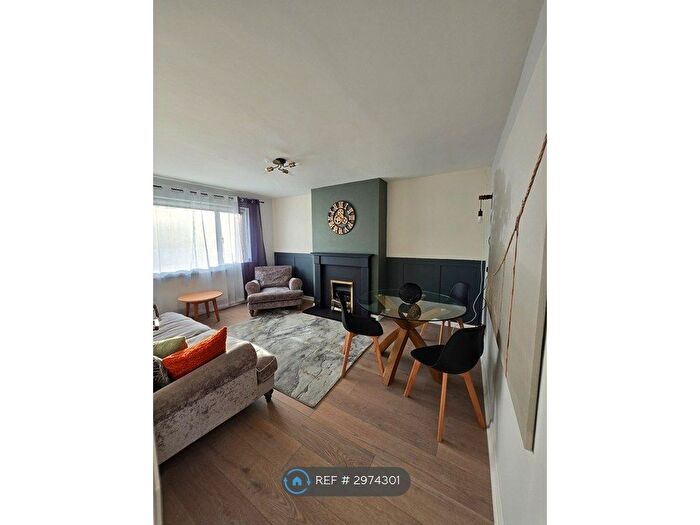 2 Bedroom Flat To Rent In Prospect Road, Farnborough, GU14