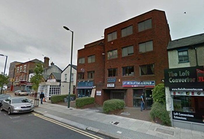 2 Bedroom Flat To Rent In East Barnet Road, New Barnet, Barnet, EN4