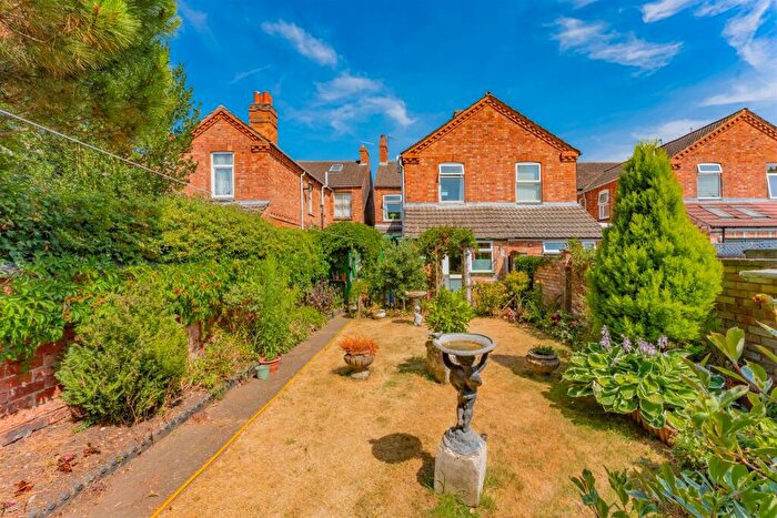 4 Bedroom End Of Terrace House For Sale In - Tennyson Road, Kettering, NN16