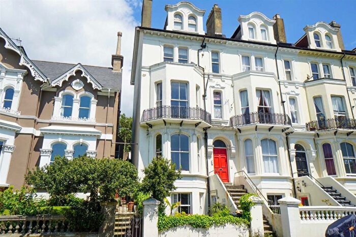 3 Bedroom Maisonette For Sale In St. Helens Road, Hastings, TN34