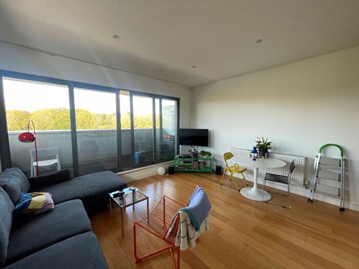 2 Bedroom Flat To Rent In Fiesta House, Seven Sisters Road, Finsbury Park, N4