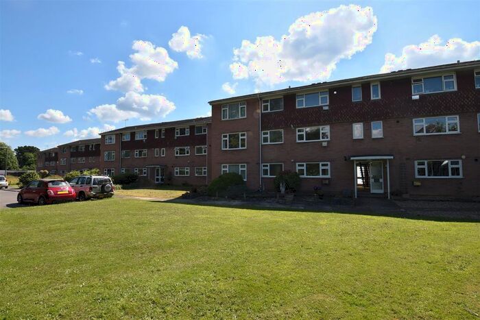 2 Bedroom Flat To Rent In Le May Close, Horley, RH6