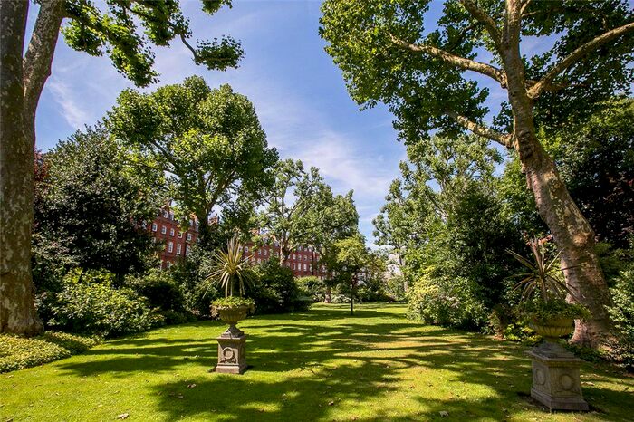 1 Bedroom Flat To Rent In Lennox Gardens, Knightsbridge, London, SW1X