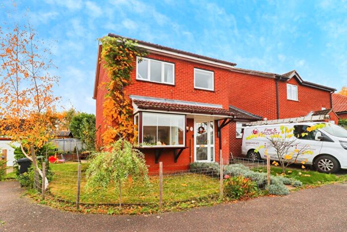 3 Bedroom Detached House For Sale In Hill Crest, Norwich, NR5