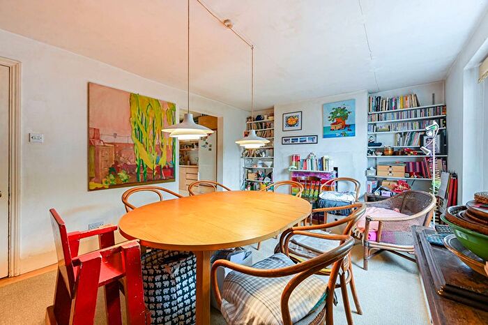 4 Bedroom Terraced House For Sale In Lonsdale Road, Notting Hill, London, W11