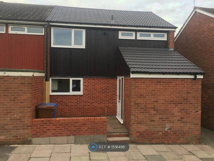 3 Bedroom End Of Terrace House To Rent In Ashway Clough, Stockport, SK2