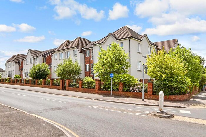 1 Bedroom Flat For Sale In White Hart Lane, Romford, Essex, RM7