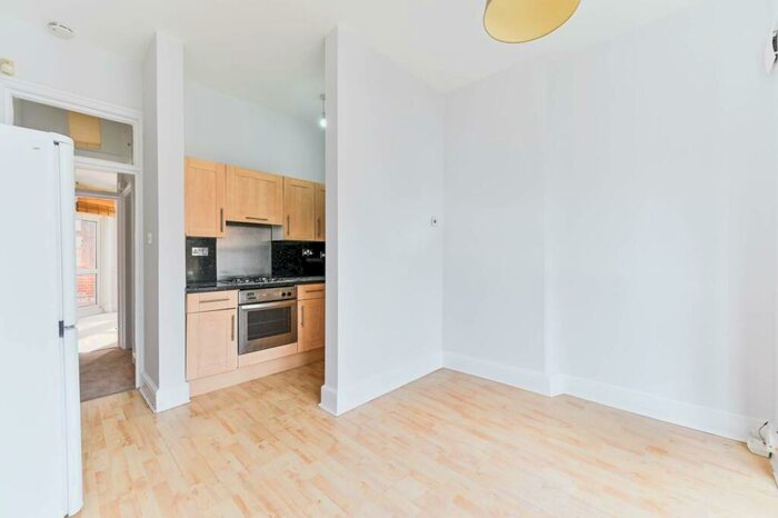 1 Bedroom Flat To Rent In High View Road, Crystal Palace, London, SE19