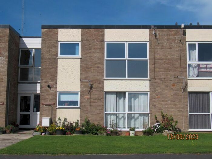 2 Bedroom Flat To Rent In Tywyn, LL36