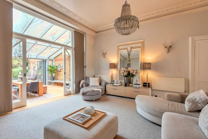 3 Bedroom Flat To Rent In North Common Road, London, W5