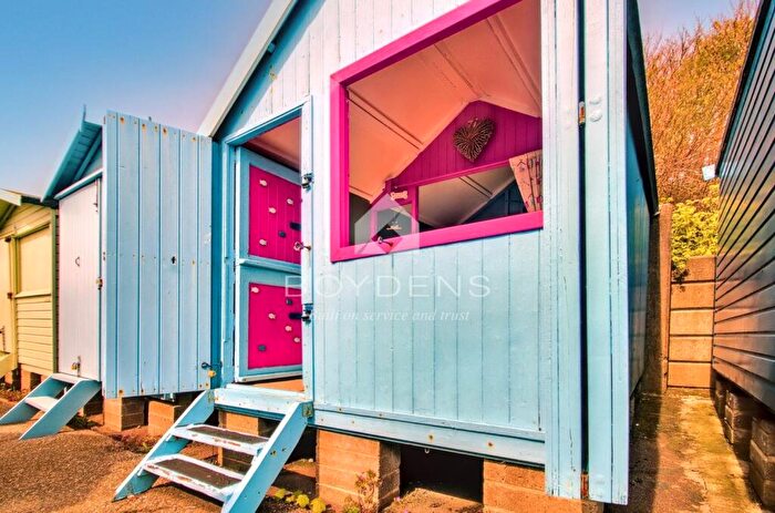 Chalet For Sale In Second Row High Wall Hut, Frinton On Sea, CO13