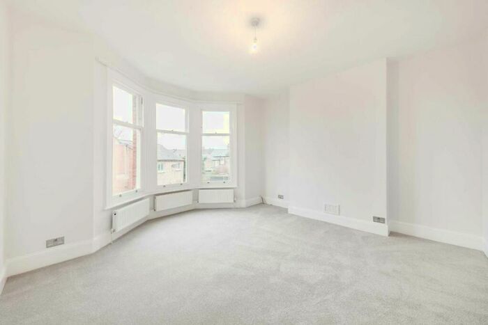 2 Bedroom Maisonette To Rent In Radbourne Road, Balham, SW12