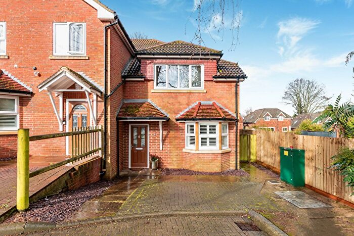3 Bedroom Semi Detached House For Sale In Tilgate Gardens, Coulsdon, CR5