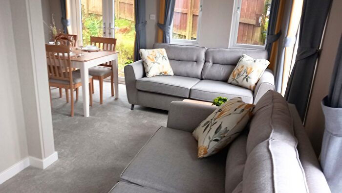 2 Bedroom Park Home For Sale In Cox Park, Gunnislake, PL18