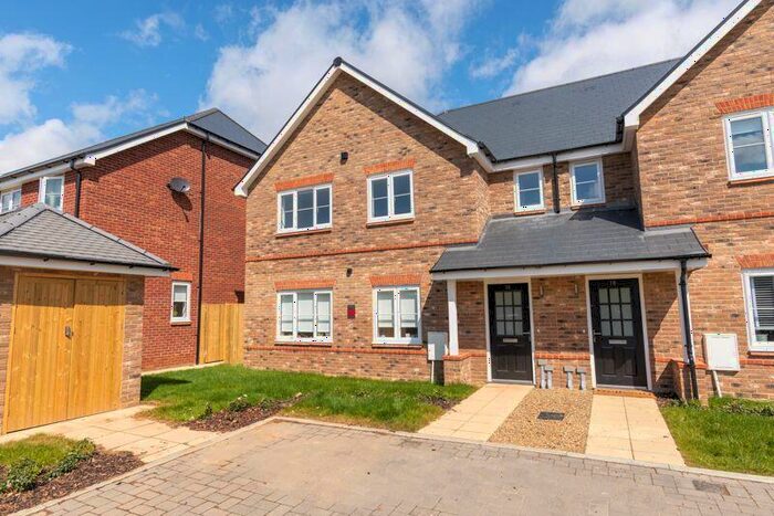 2 Bedroom Maisonette To Rent In Sherman Avenue, Walton-On-Thames, KT12