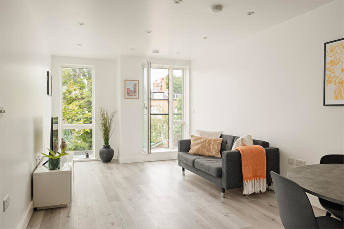 3 Bedroom Apartment To Rent In Flat, Fortess Road, London, NW5