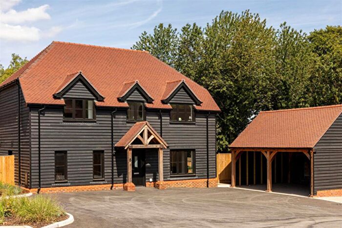 4 Bedroom Detached House For Sale In Huntersfield Mews, Banstead, SM7