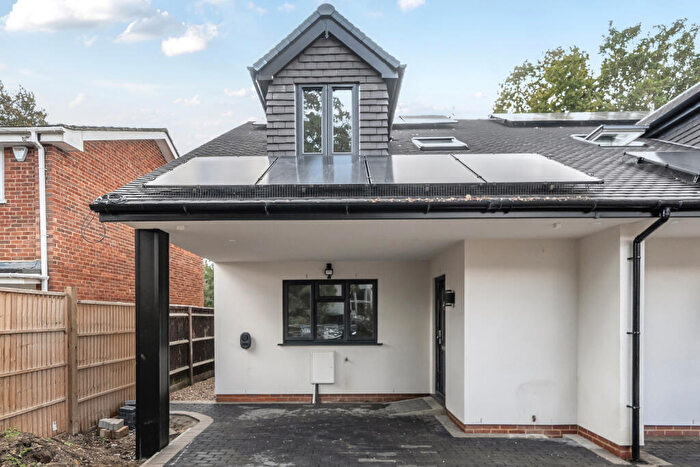 3 Bedroom House To Rent In Mitcham Close, Reading, Berkshire, RG2
