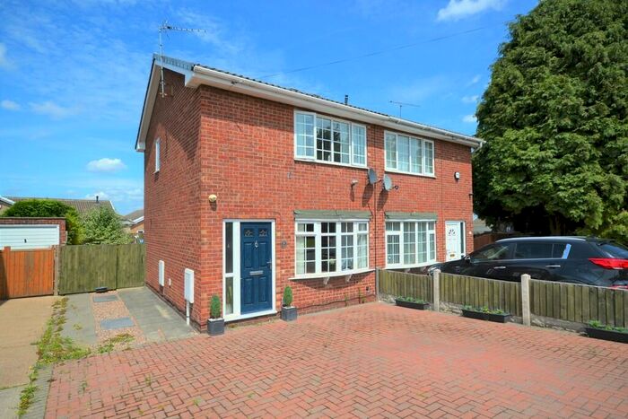 2 Bedroom Semi-Detached House For Sale In Westfield Close, DN11