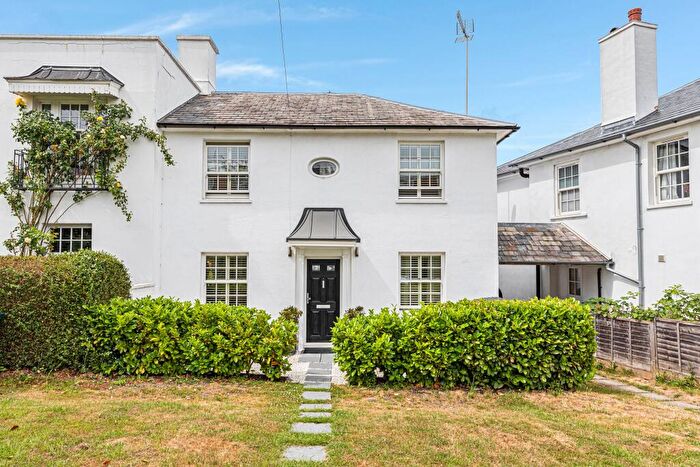 4 Bedroom Semi-Detached House To Rent In Hampden Road, Muswell Hill, London, N10