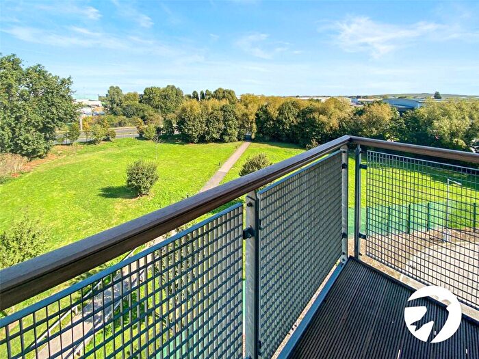 2 Bedroom Flat To Rent In Little Brights Road, Belvedere, Kent, DA17