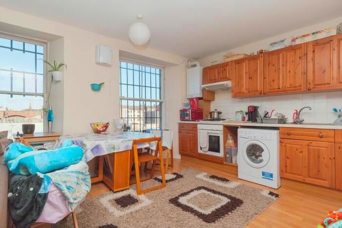 2 Bedroom Flat To Rent In Smiths Place, Edinburgh, EH6