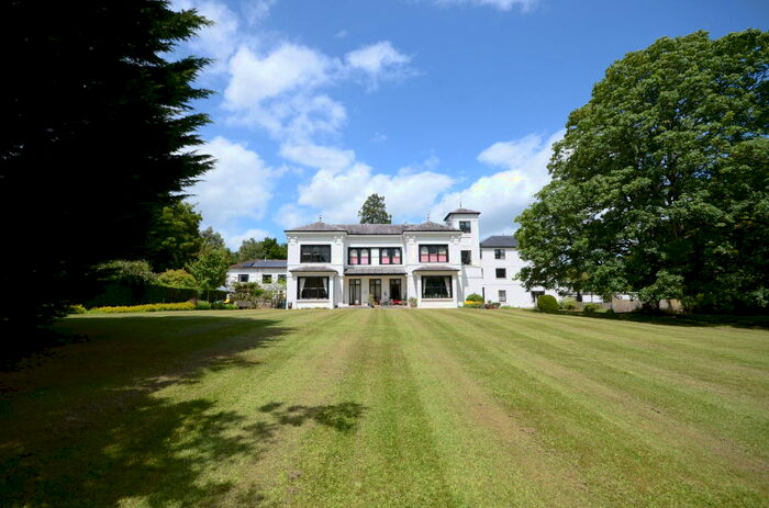 3 Bedroom Apartment To Rent In Sandhurst Lodge, RG45